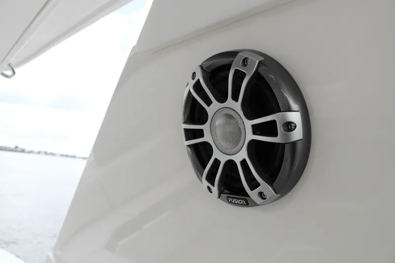 Slide: The Image of Sea Ray SLX 400 Outboard 2025 - 47