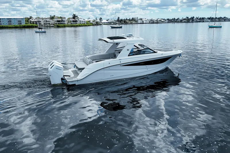 Slide: The Image of Sea Ray SLX 400 Outboard 2025 - 5