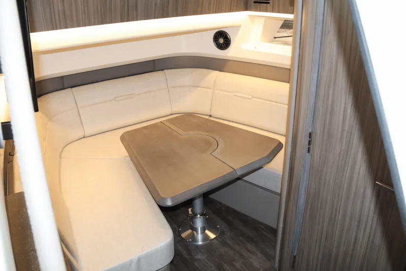 Slide: The Image of Sea Ray SLX 400 Outboard 2025 - 50