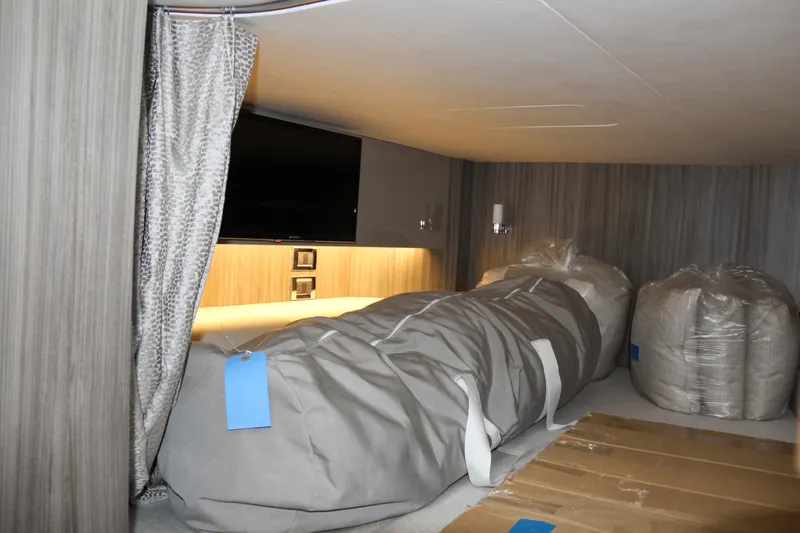 Slide: The Image of Sea Ray SLX 400 Outboard 2025 - 58