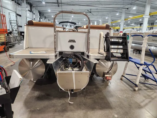 Slide: The Image of Avalon 2385 25 Catalina QL 2026 - 2