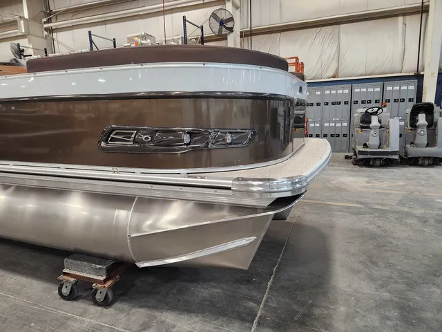 Slide: The Image of Avalon 2385 25 Catalina QL 2026 - 5