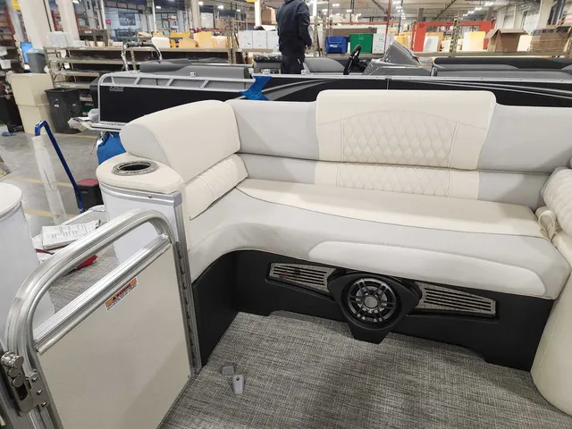Slide: The Image of Avalon 2385 25 Catalina QL 2026 - 16