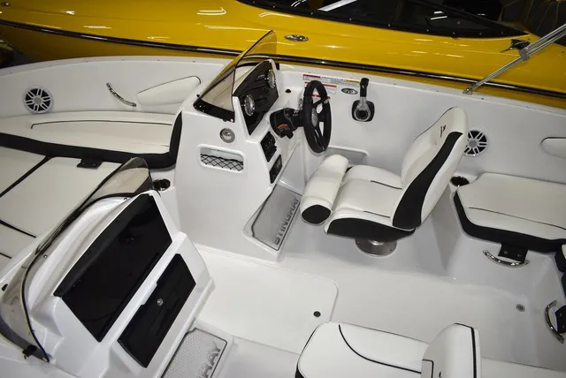 Slide: The Image of Stingray 172DC 2025 - 10
