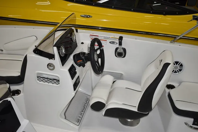 Slide: The Image of Stingray 172DC 2025 - 11