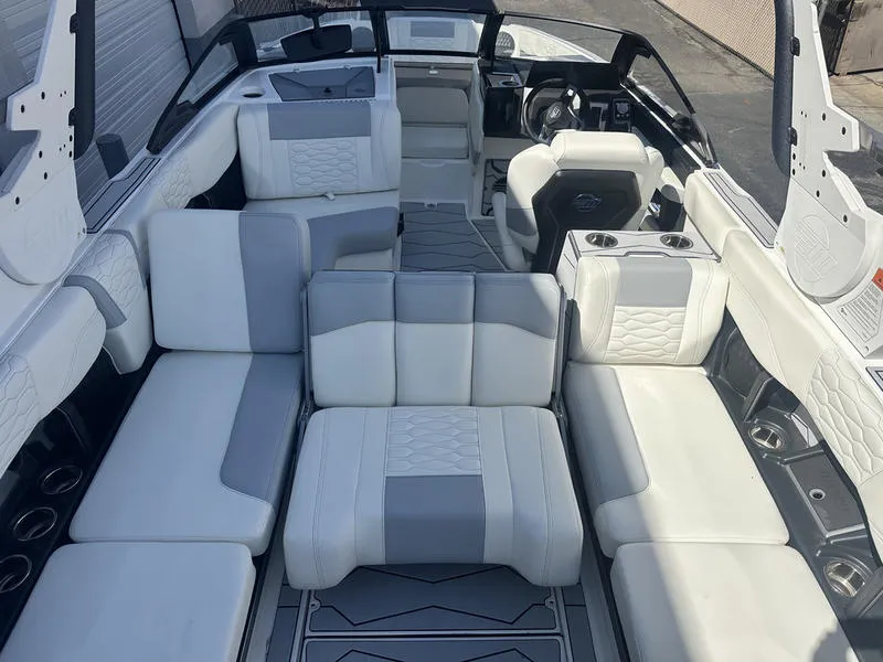 Slide: The Image of Malibu 24 MXZ 2025 - 26