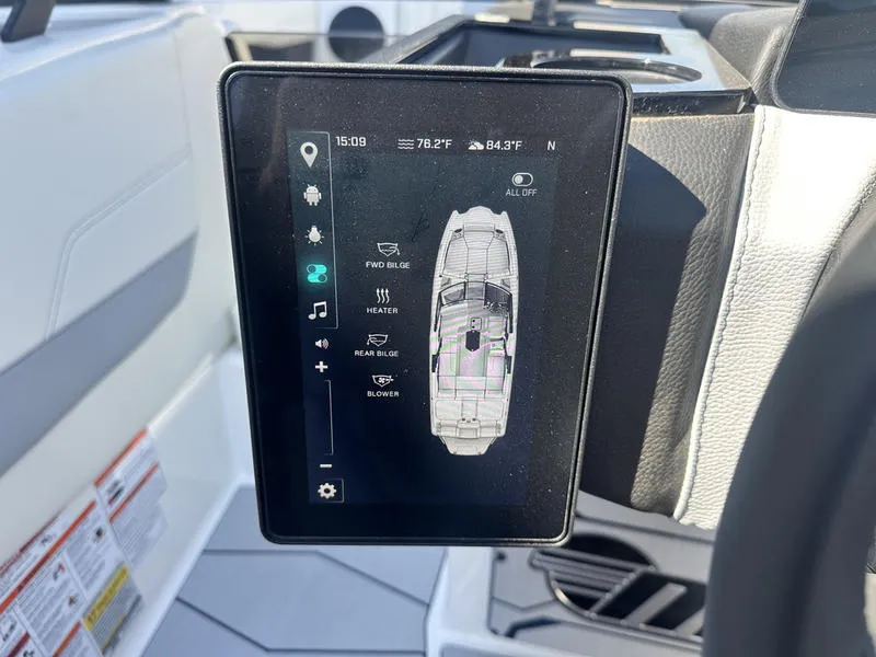 Slide: The Image of Malibu 24 MXZ 2025 - 14
