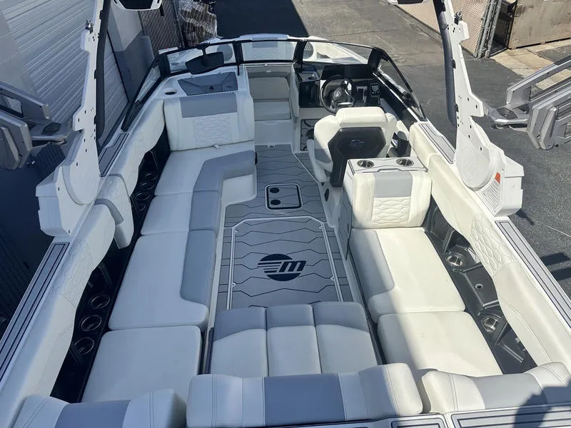 Slide: The Image of Malibu 24 MXZ 2025 - 8