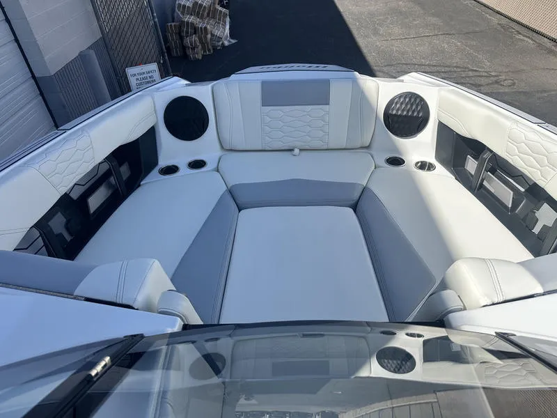 Slide: The Image of Malibu 24 MXZ 2025 - 18