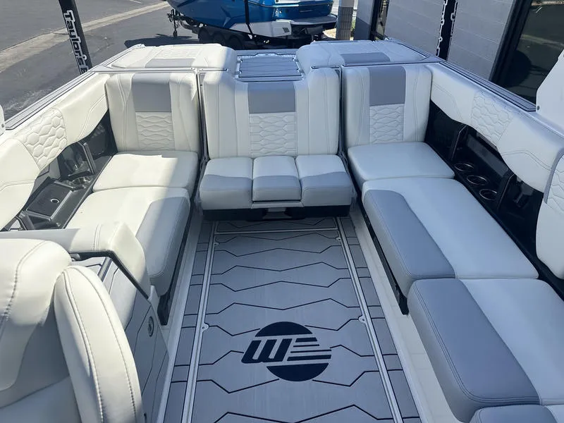 Slide: The Image of Malibu 24 MXZ 2025 - 28