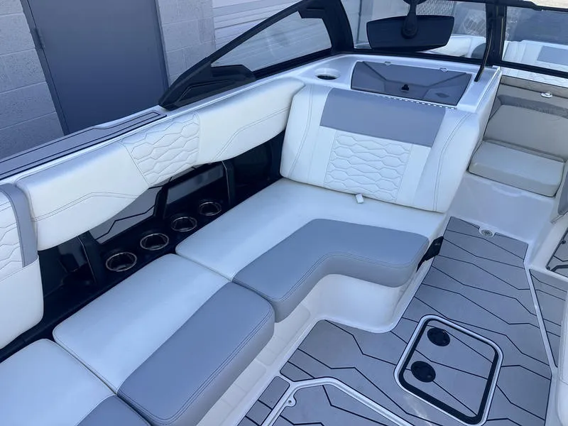Slide: The Image of Malibu 24 MXZ 2025 - 20