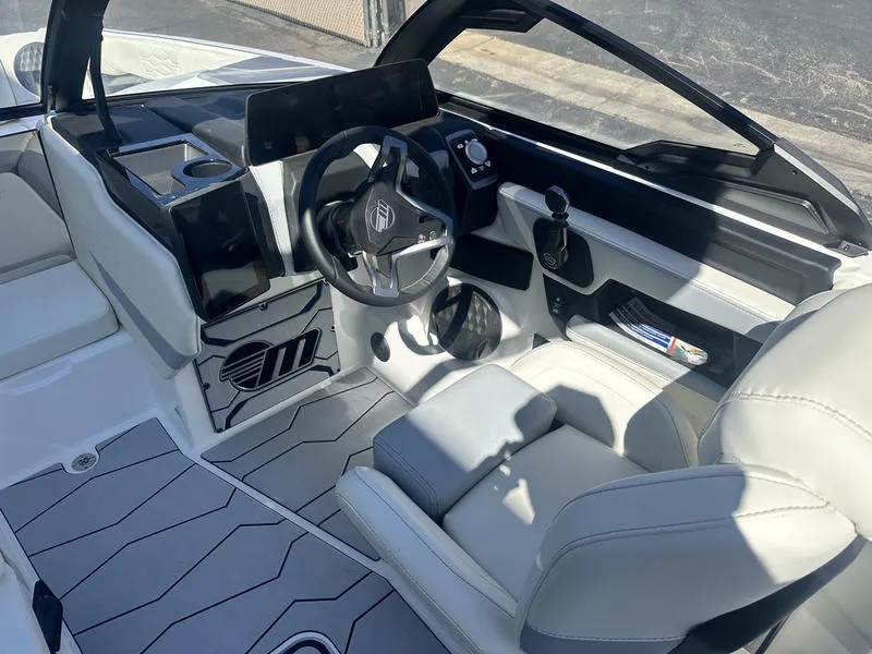 Slide: The Image of Malibu 24 MXZ 2025 - 12