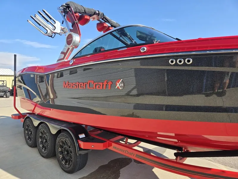 Slide: The Image of MasterCraft X24 2021 - 7
