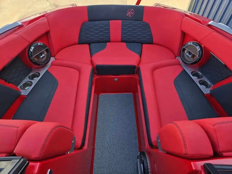 Slide: The Image of MasterCraft X24 2021 - 41