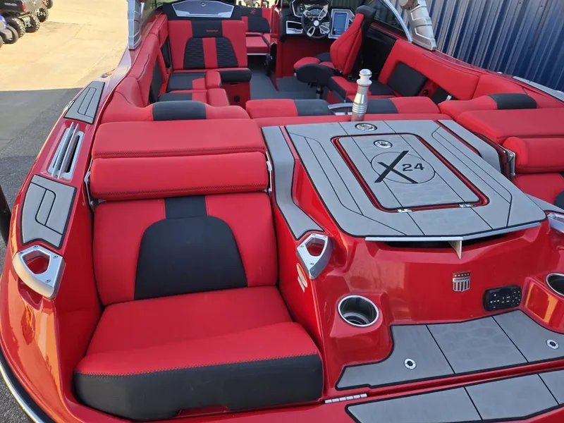 Slide: The Image of MasterCraft X24 2021 - 18