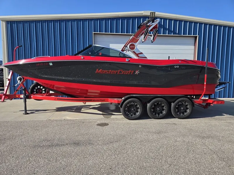 Slide: The Image of MasterCraft X24 2021 - 1