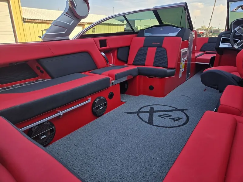 Slide: The Image of MasterCraft X24 2021 - 22