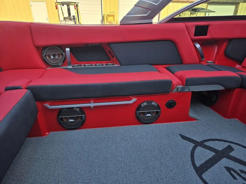 Slide: The Image of MasterCraft X24 2021 - 23