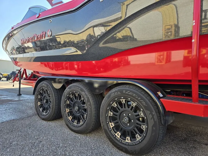Slide: The Image of MasterCraft X24 2021 - 14