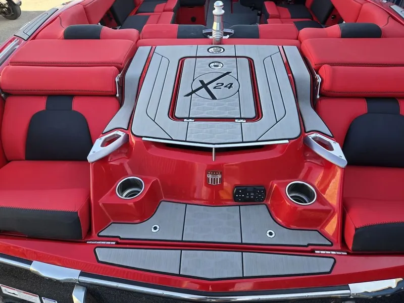 Slide: The Image of MasterCraft X24 2021 - 17