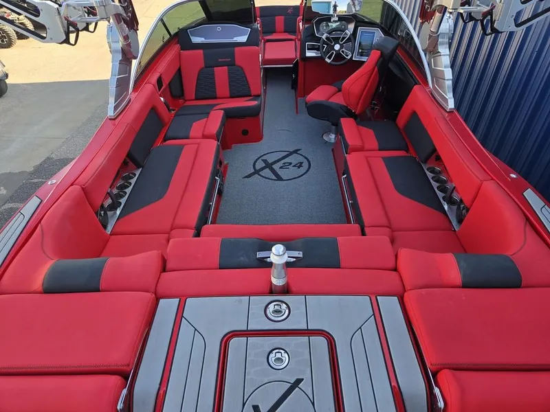 Slide: The Image of MasterCraft X24 2021 - 19