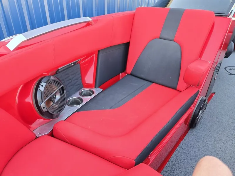 Slide: The Image of MasterCraft X24 2021 - 43
