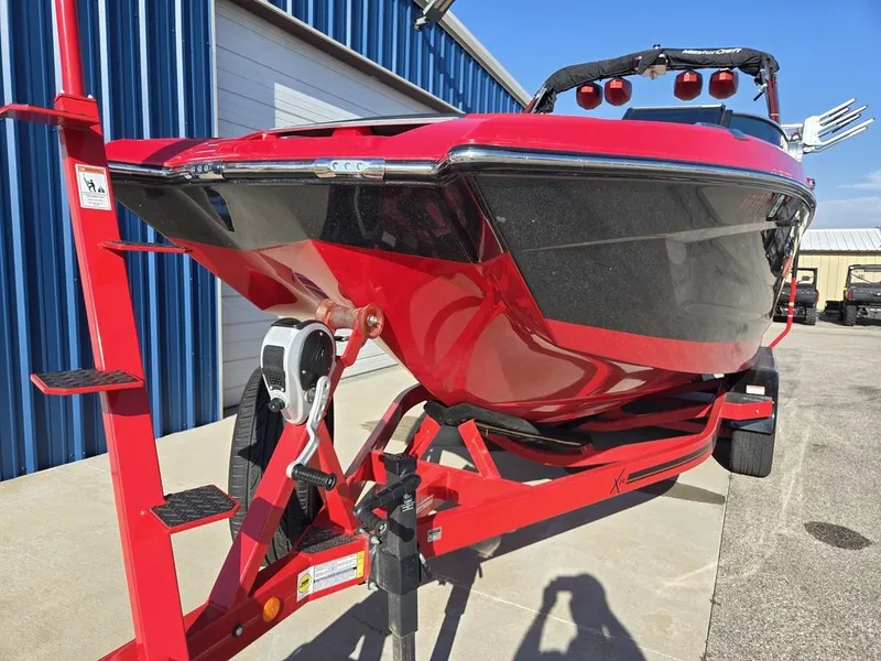 Slide: The Image of MasterCraft X24 2021 - 4