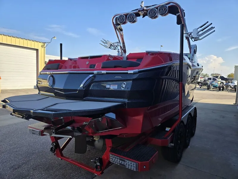Slide: The Image of MasterCraft X24 2021 - 9