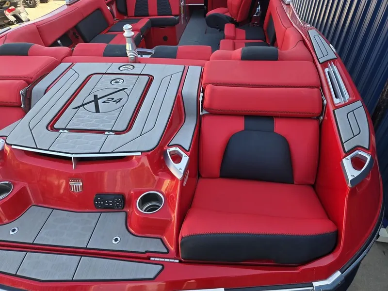 Slide: The Image of MasterCraft X24 2021 - 16