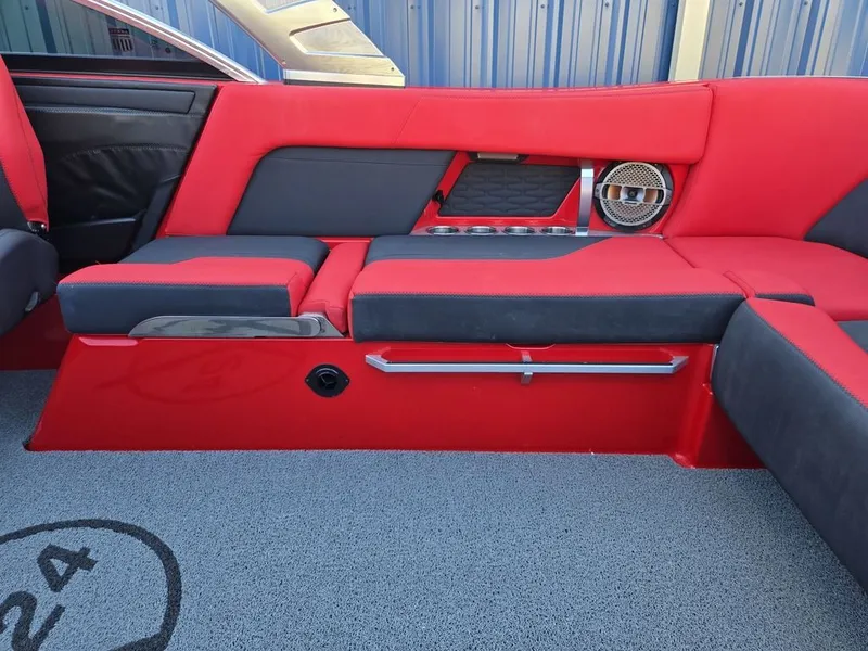 Slide: The Image of MasterCraft X24 2021 - 27