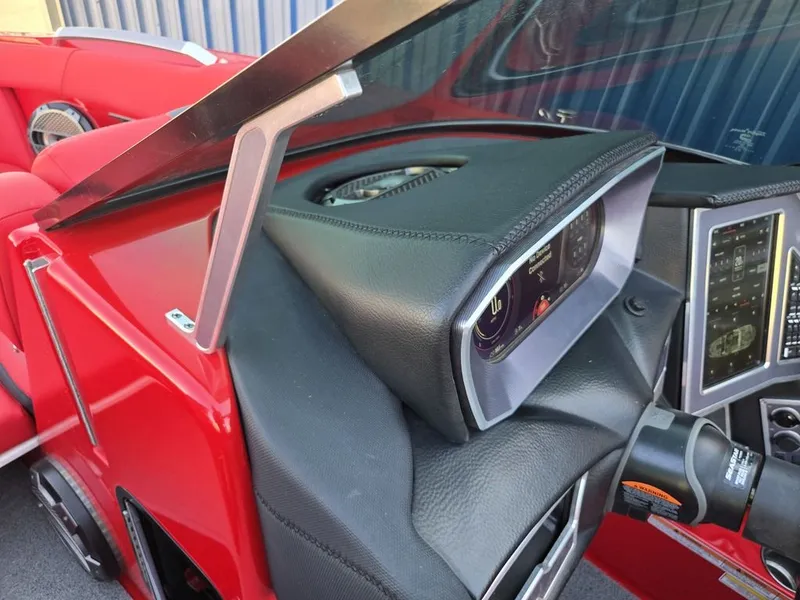 Slide: The Image of MasterCraft X24 2021 - 38