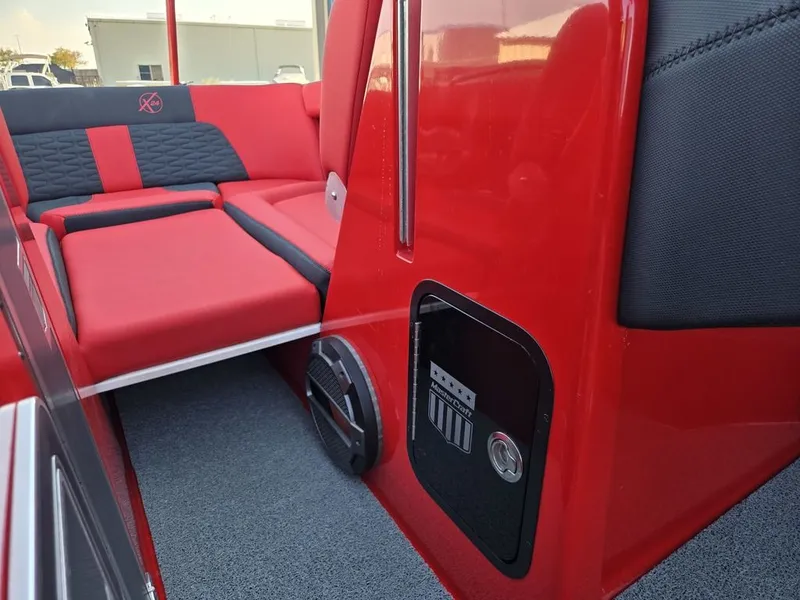 Slide: The Image of MasterCraft X24 2021 - 39