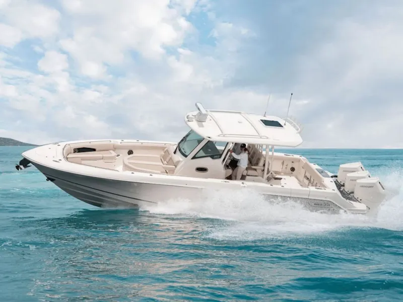 The Image of Boston Whaler 380 Outrage 2027 - 0