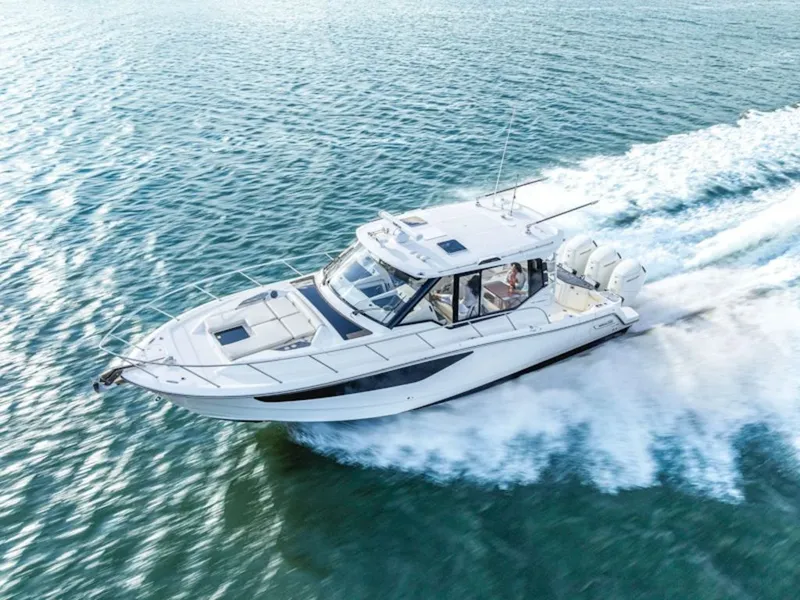 The Image of Boston Whaler 405 Conquest 2027 - 0