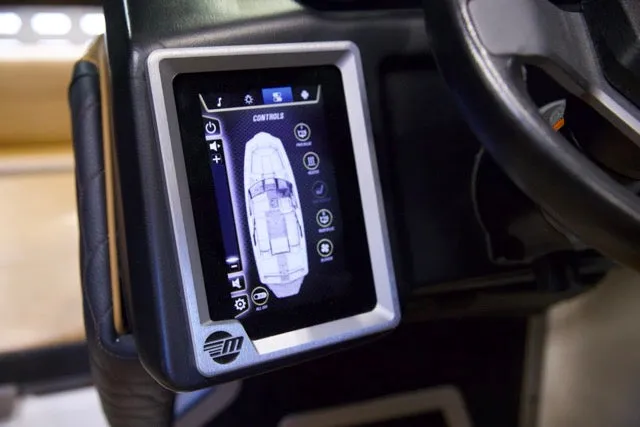 Slide: The Image of Malibu M220 2021 - 15