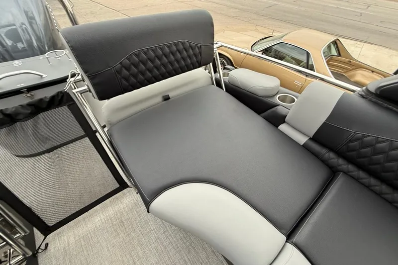 Slide: The Image of Avalon Excalibur LTD Quad Lounger Shift 2026 - 19