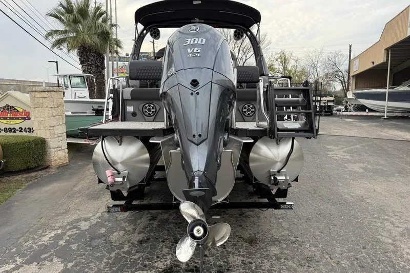 Slide: The Image of Avalon Excalibur LTD Quad Lounger Shift 2026 - 8