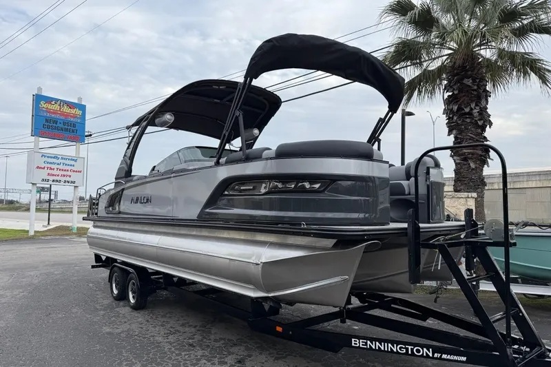 Slide: The Image of Avalon Excalibur LTD Quad Lounger Shift 2026 - 2