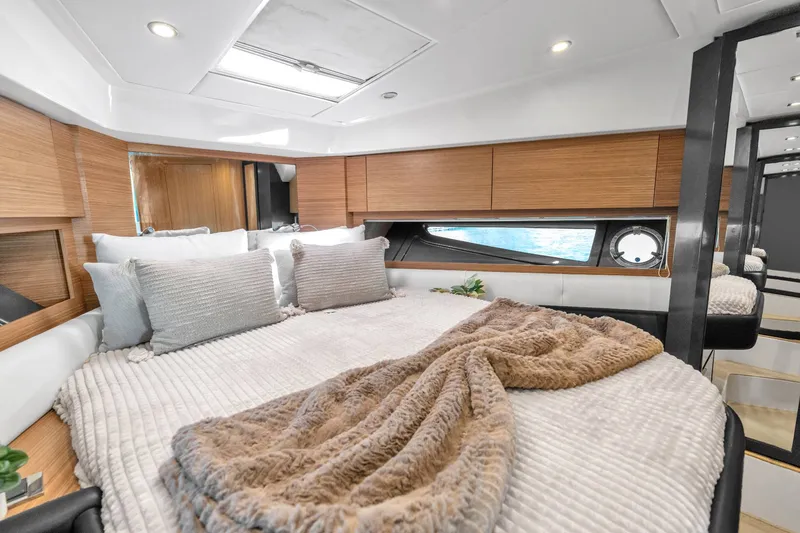 Slide: The Image of Azimut Atlantis 2014 - 18