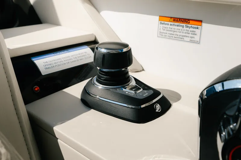 Slide: The Image of Cruisers 38 GLS Outboard 2025 - 17