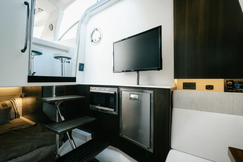 Slide: The Image of Cruisers 38 GLS Outboard 2025 - 24