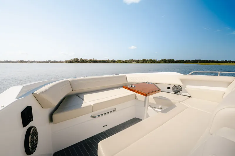 Slide: The Image of Cruisers 38 GLS Outboard 2025 - 25