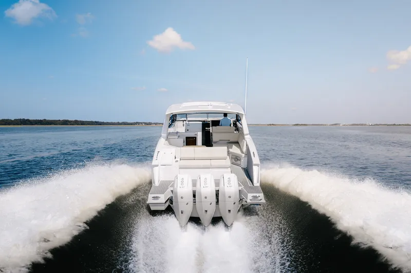 Slide: The Image of Cruisers 38 GLS Outboard 2025 - 3