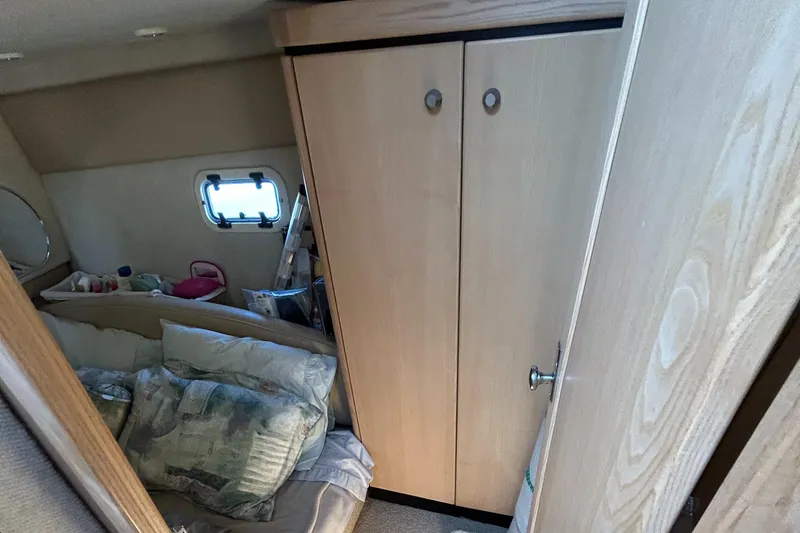 Slide: The Image of Bayliner 3255 Avanti 1998 - 16