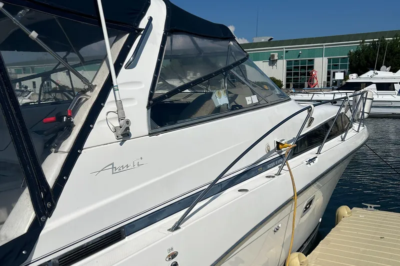 Slide: The Image of Bayliner 3255 Avanti 1998 - 3
