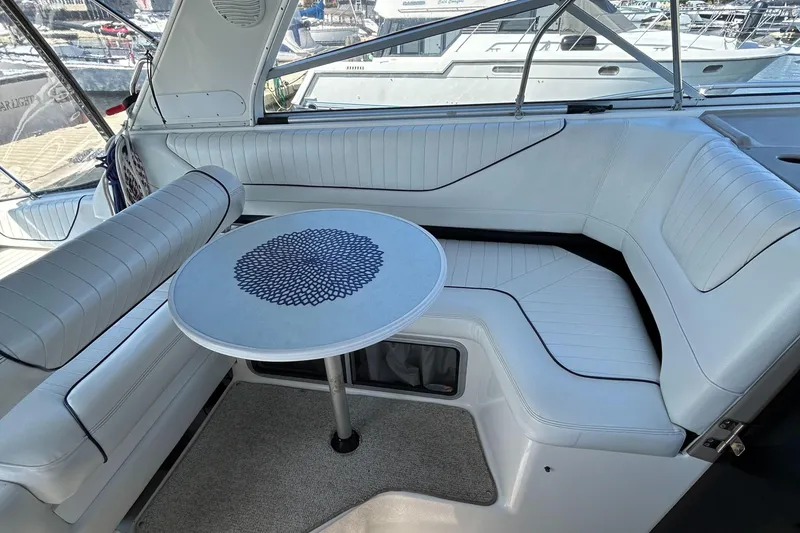 Slide: The Image of Bayliner 3255 Avanti 1998 - 9