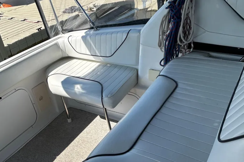 Slide: The Image of Bayliner 3255 Avanti 1998 - 4