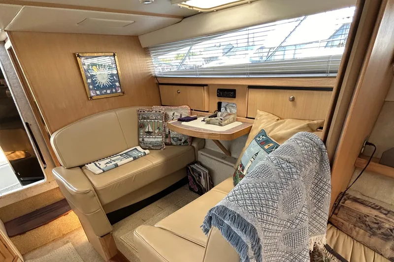 Slide: The Image of Bayliner 3255 Avanti 1998 - 18