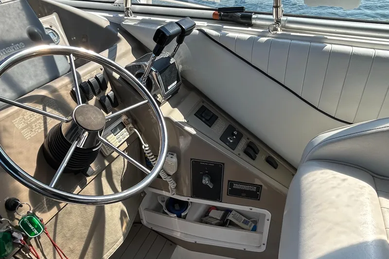 Slide: The Image of Bayliner 3255 Avanti 1998 - 8