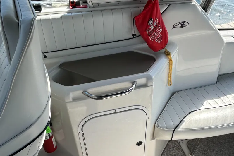Slide: The Image of Bayliner 3255 Avanti 1998 - 6